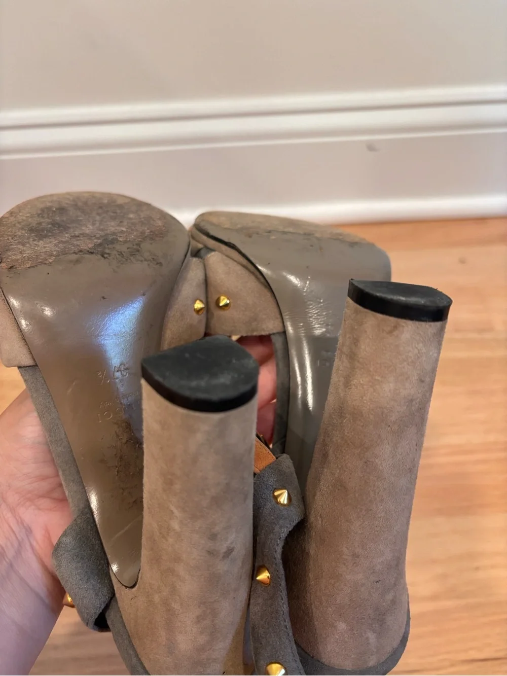 Gucci Jacqueline suede studded T-strap sandals size 37.5